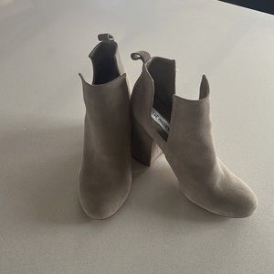 Naomi Ankle Bootie in Taupe Suede | STEVE MADDEN